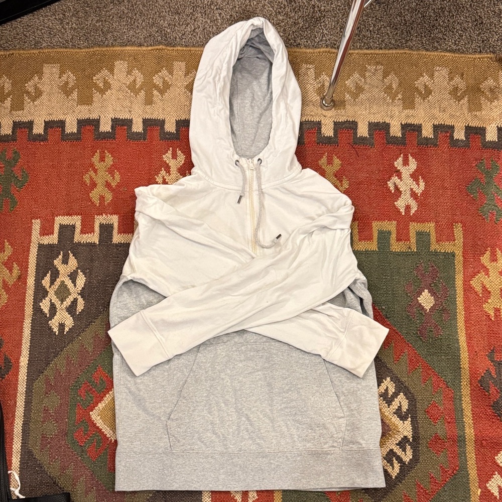 American Eagle Outfitters Light Gray Hoodie Sweater